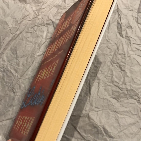 ⭐️3 for $15⭐️ Hardcover | Finger Lickin’ Fifteen by Janet Evanovich - Picture 4 of 5